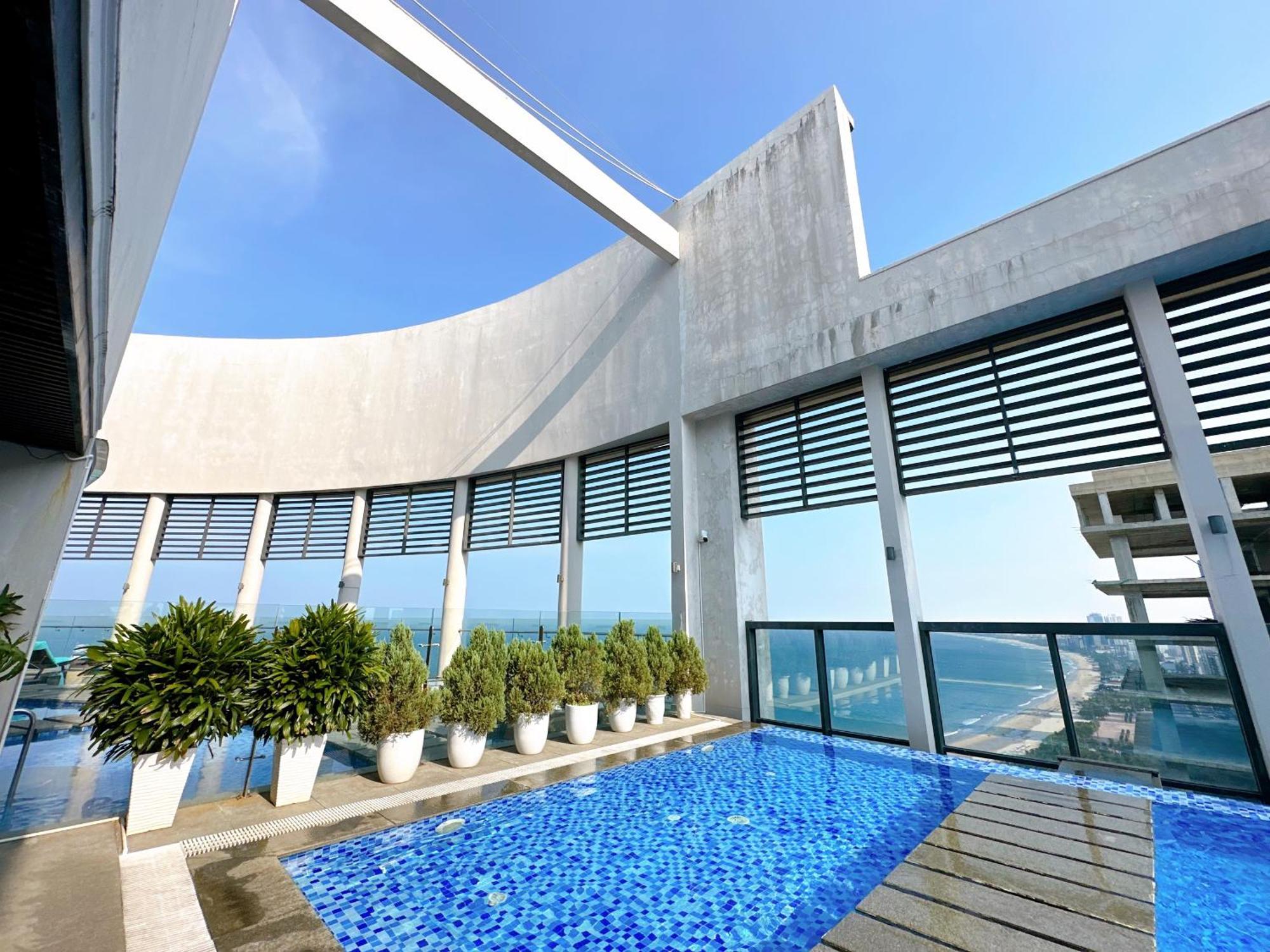 Luxury Apt Opposite Mykhe Beach Da Nang Bagian luar foto