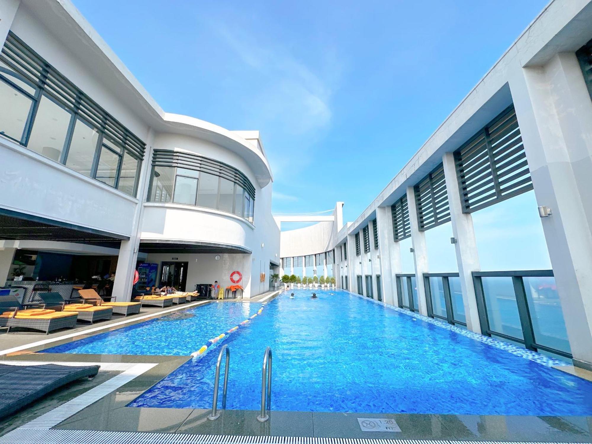 Luxury Apt Opposite Mykhe Beach Da Nang Bagian luar foto
