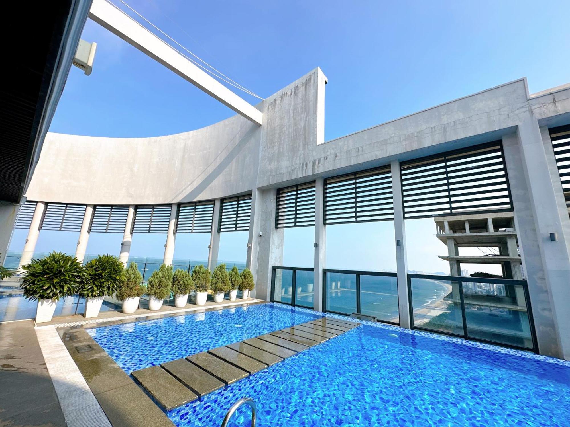 Luxury Apt Opposite Mykhe Beach Da Nang Bagian luar foto