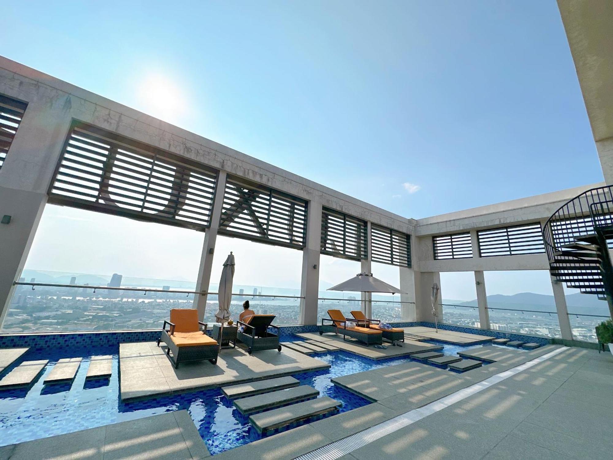 Luxury Apt Opposite Mykhe Beach Da Nang Bagian luar foto