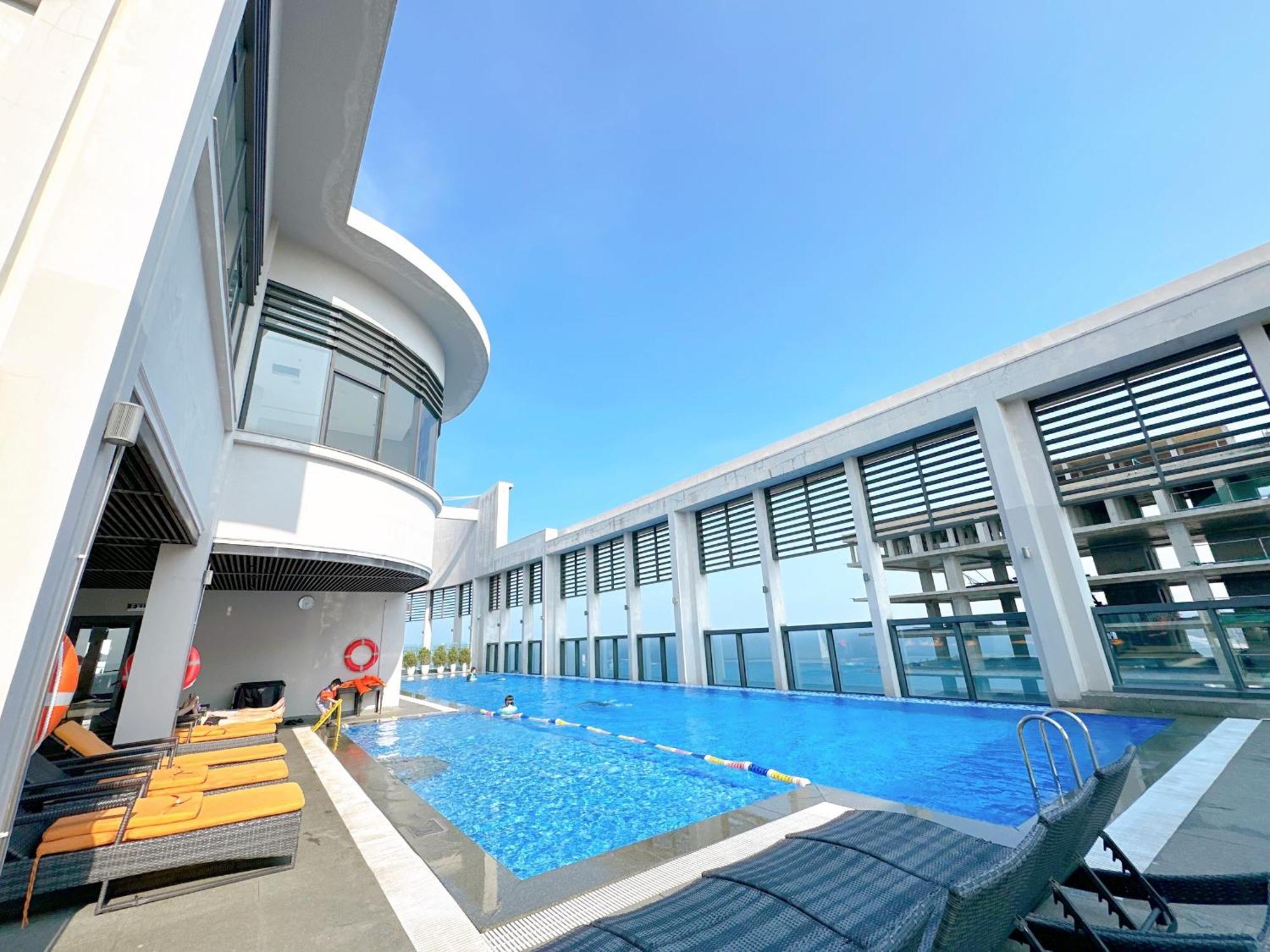 Luxury Apt Opposite Mykhe Beach Da Nang Bagian luar foto