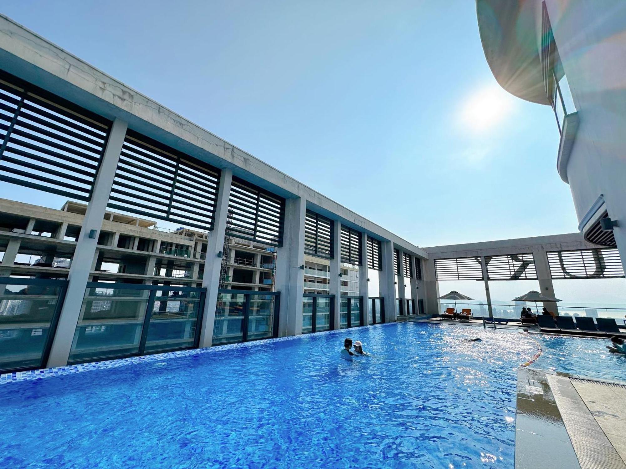 Luxury Apt Opposite Mykhe Beach Da Nang Bagian luar foto