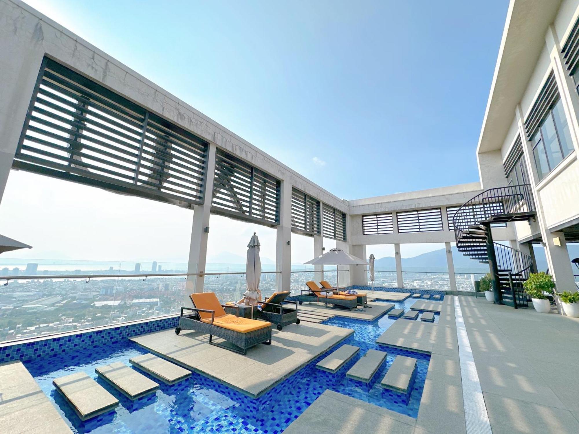 Luxury Apt Opposite Mykhe Beach Da Nang Bagian luar foto
