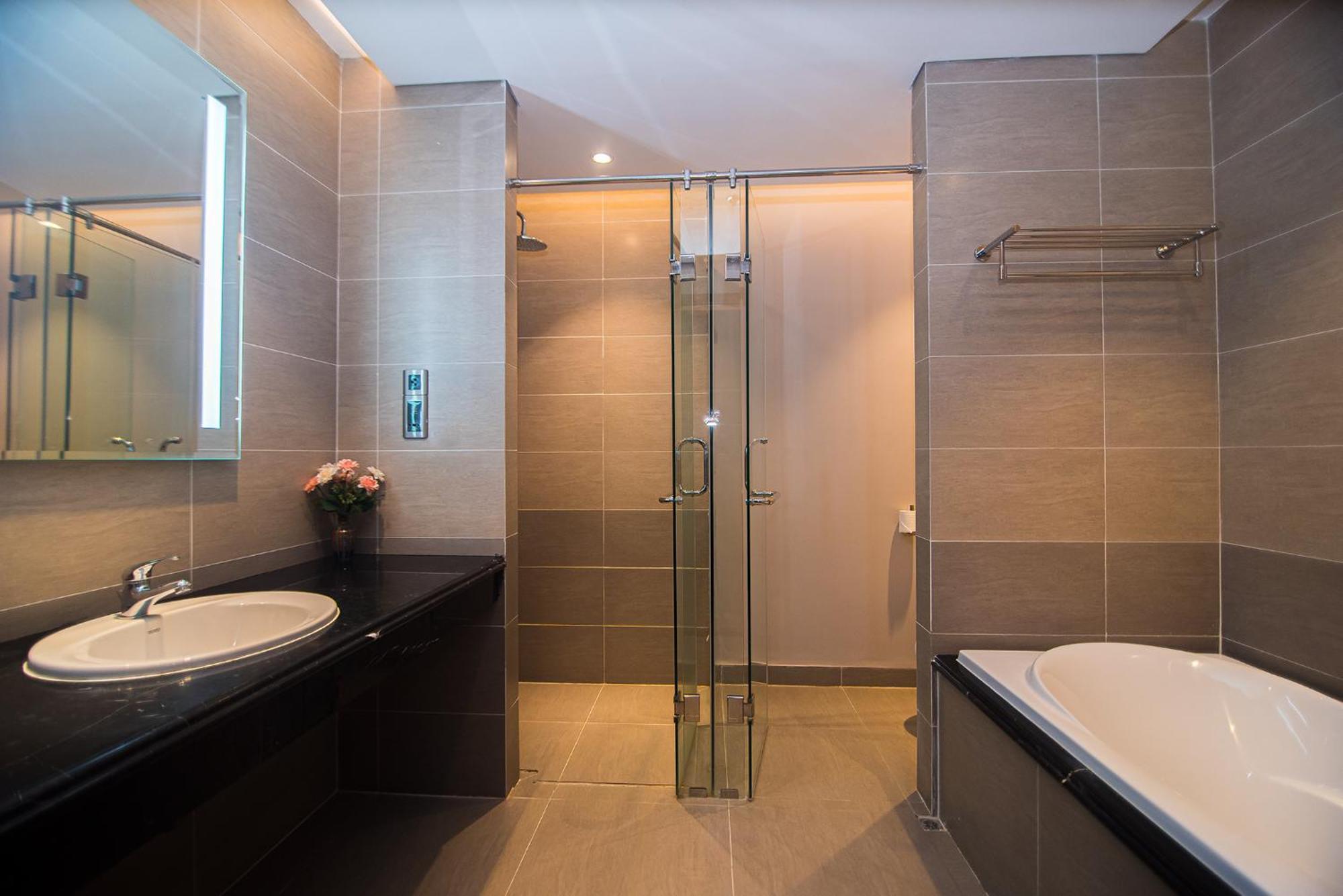 Luxury Apt Opposite Mykhe Beach Da Nang Bagian luar foto