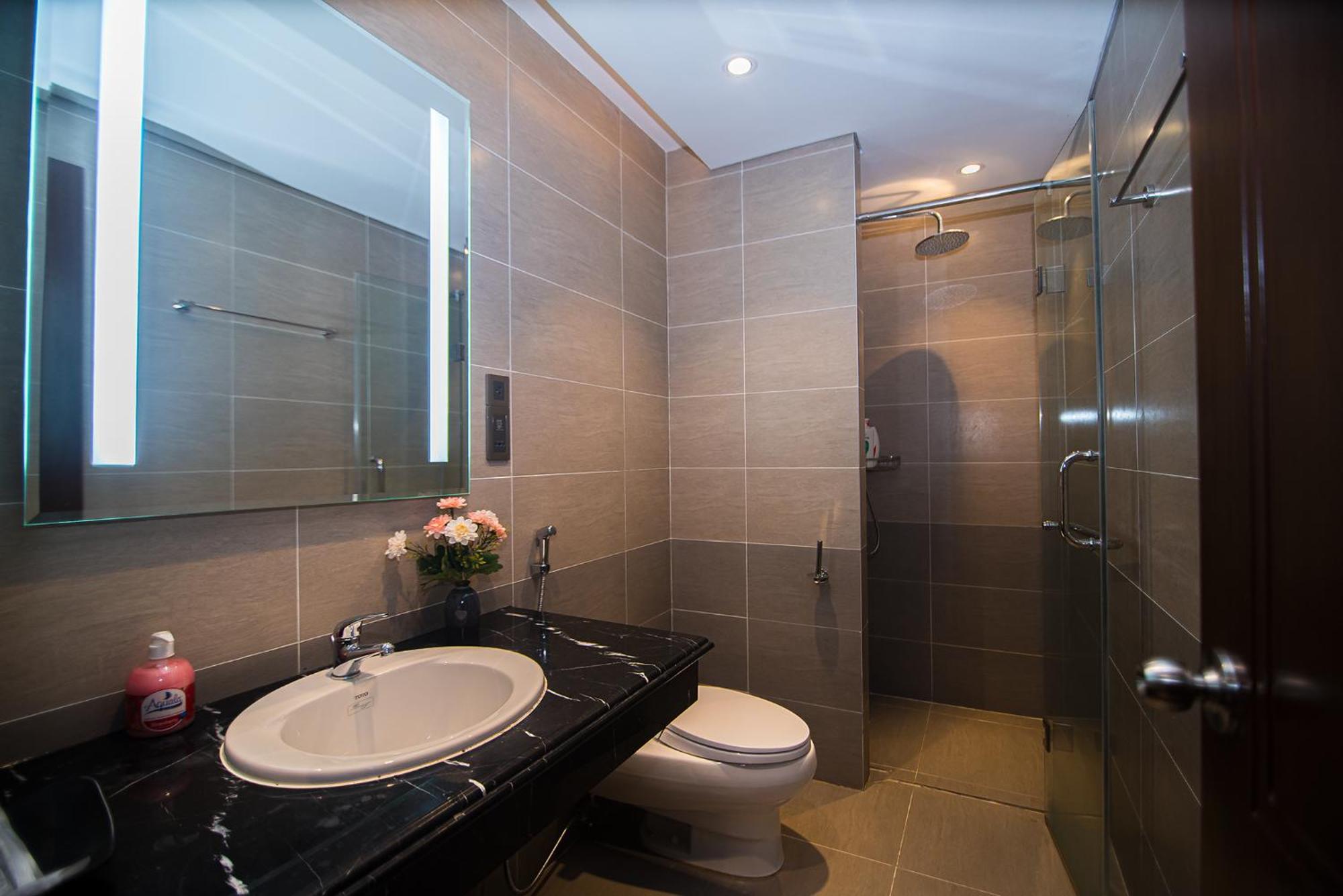 Luxury Apt Opposite Mykhe Beach Da Nang Bagian luar foto